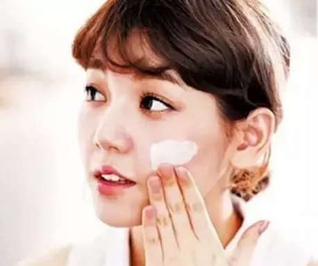 涂防曬霜 防曬霜和隔離霜有什么區別?