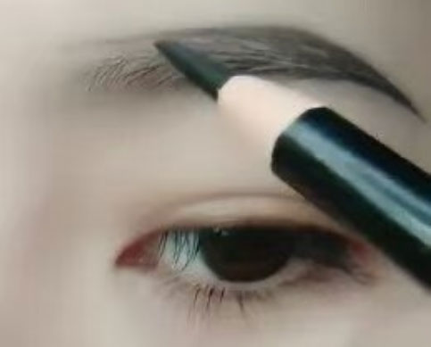 畫(huà)眉毛怎么畫(huà)簡(jiǎn)單又好看！