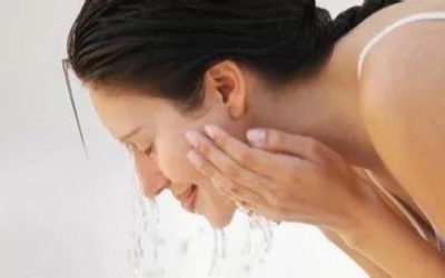 油性皮膚的類型有哪些？油性皮膚應(yīng)該如何護理？