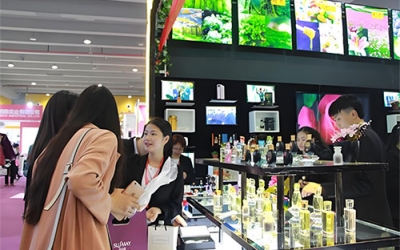 化妝品應(yīng)該怎么搞活動(dòng)吸引人？